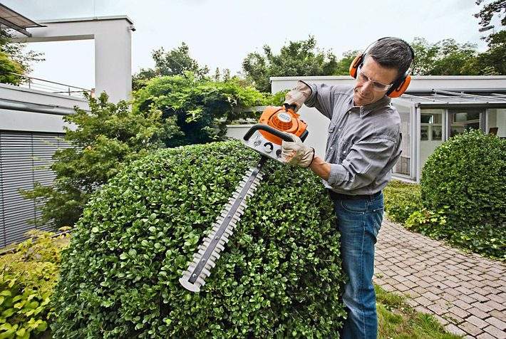 TAILLE-HAIE STIHL THERMIQUE HS 46 45cm