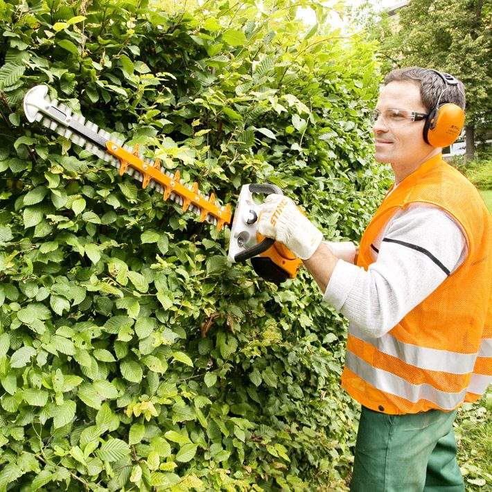 TAILLE-HAIE STIHL THERMIQUE HS 56 C 60cm