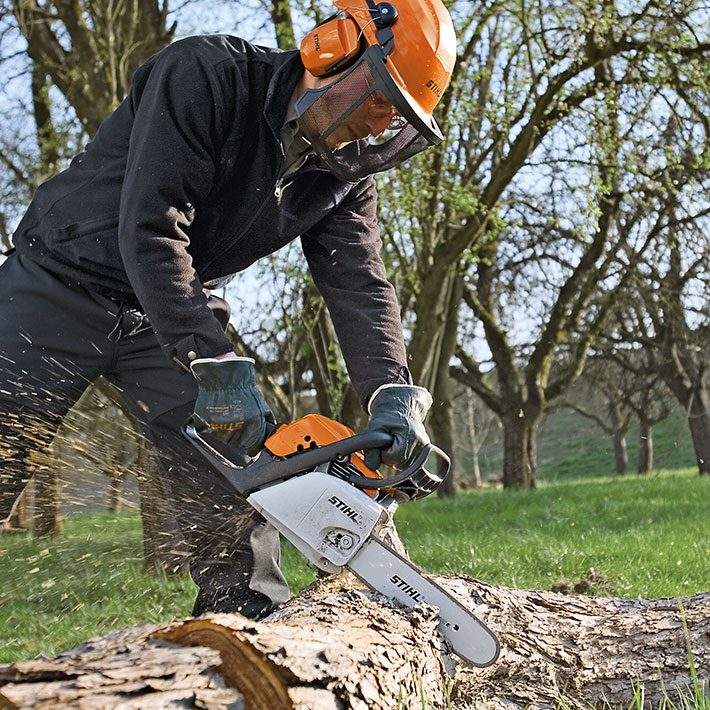 TRONÇONNEUSE STIHL  MS 211