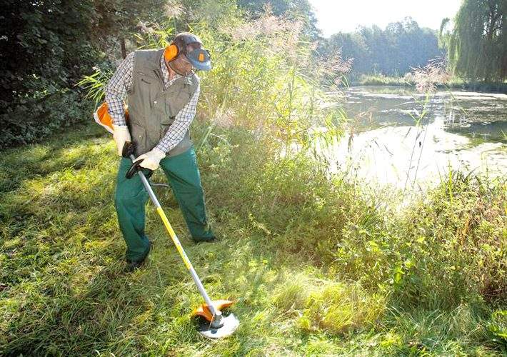 DÉBROUSSAILLEUSE THERMIQUE STIHL FS 70 RC-E