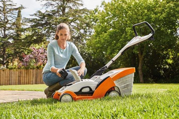 TONDEUSE À GAZON STIHL ÉLECTRIQUE RMA 339 C