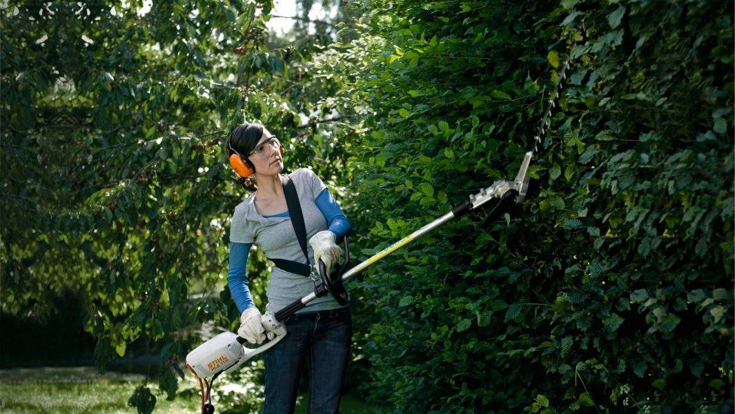 TAILLE-HAIE SUR PERCHE ÉLECTRIQUE STIHL HLE 71